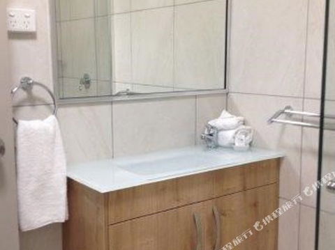 BEST WESTERN CASTLE LODGE MOTEL - Holiday Sunshine Coast 3