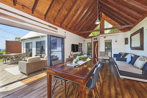 Belongil On The Beach - Sunshine Coast Tourism 4
