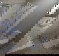 Queen Room With Airport Transfers Or Car Rental - Sunshine Coast Tourism