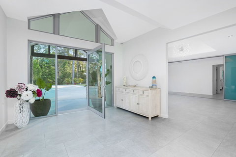 Salt Hinterland Retreat Q Stay - Holiday Sunshine Coast 4