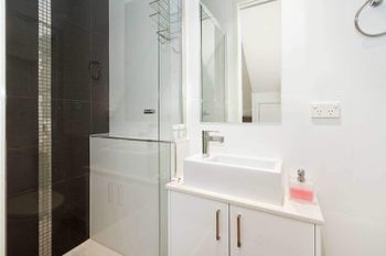 Mitford St. Elwood Lifestyle - Sunshine Coast Tourism 1