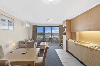 The Oak Room 106 - Holiday Sunshine Coast 6