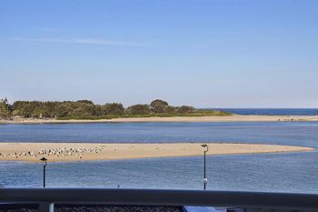 The Oak Room 106 - Holiday Sunshine Coast 2