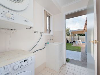 Seaclusion 2 2 Margaret Street - Holiday Sunshine Coast 5