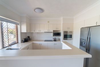1 Bedroom Gold Coast Beachside Apt W AC + Parking - Holiday Sunshine Coast 1