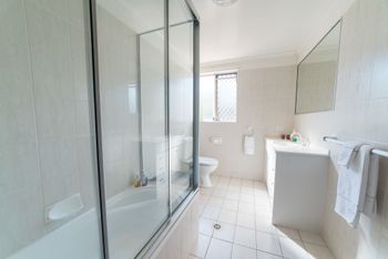 1 Bedroom Gold Coast Beachside Apt W AC + Parking - Holiday Sunshine Coast 5