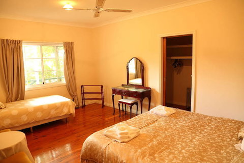 Bridgeman Downs B & B - Sunshine Coast Tourism 0