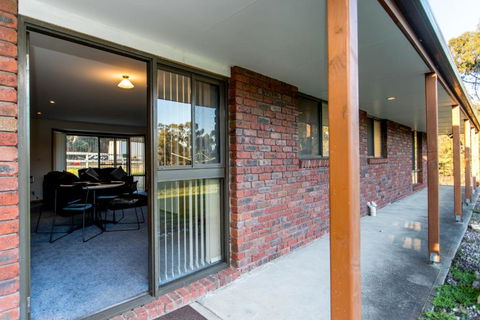 Acton Park Holiday Units - Holiday Sunshine Coast 2