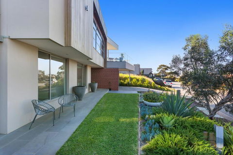 Azure Oasis - Holiday Sunshine Coast 6