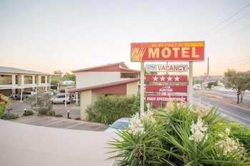 Spinifex Motel & Serviced Apartments - Sunshine Coast Tourism 4