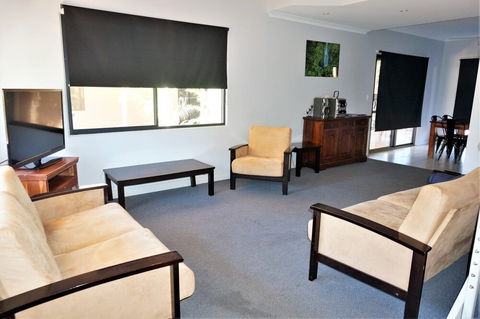 Ningaloo Breeze Villa 2 - Sunshine Coast Tourism 2