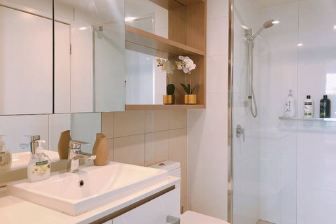 St.Tropez Apartment - Holiday Sunshine Coast 2