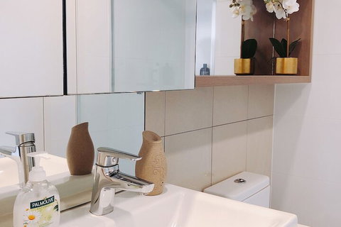 St.Tropez Apartment - Holiday Sunshine Coast 6