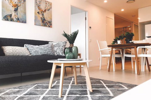 St.Tropez Apartment - Holiday Sunshine Coast 5