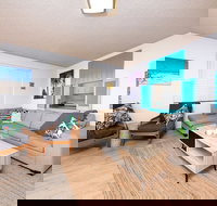 Hibiscus Court Unit 4 - Holiday Sunshine Coast