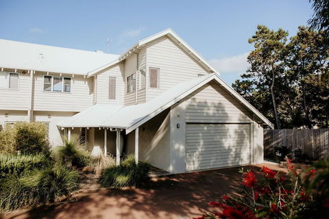 Waterfront - Holiday Sunshine Coast 1