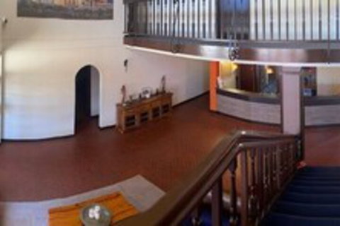 Lake Lefroy Motel & Bar - Sunshine Coast Tourism 1