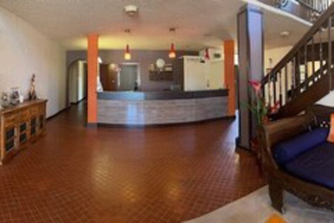 Lake Lefroy Motel & Bar - Sunshine Coast Tourism 2