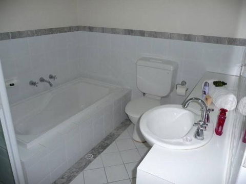 Absolute Luxury In The East End Of Adelaide Apartment - Sunshine Coast Tourism 3