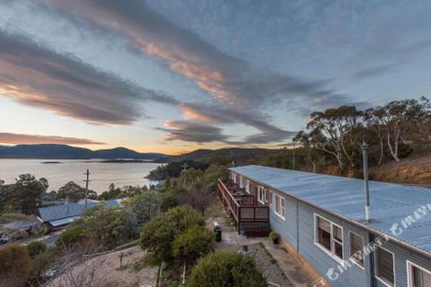 East Lake Travellers Lodge - Sunshine Coast Tourism 1