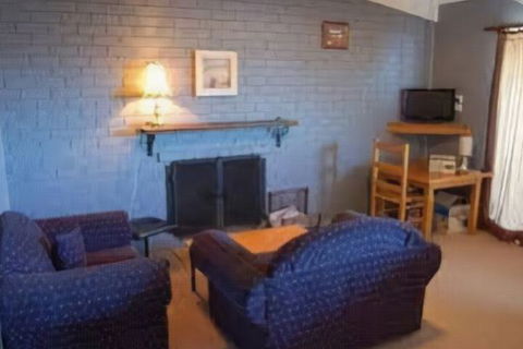 East Lake Travellers Lodge - Sunshine Coast Tourism 4