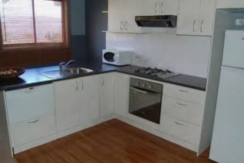 East Lake Travellers Lodge - Sunshine Coast Tourism 6