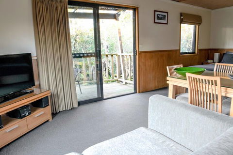 Cradle Mountain Wilderness Village - Sunshine Coast Tourism 4