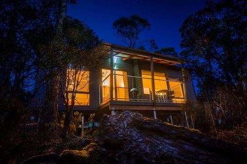Cradle Mountain Wilderness Village - Sunshine Coast Tourism 6