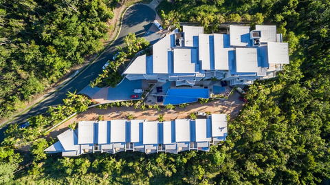 Azure Sea Whitsunday Resort - Holiday Sunshine Coast 1