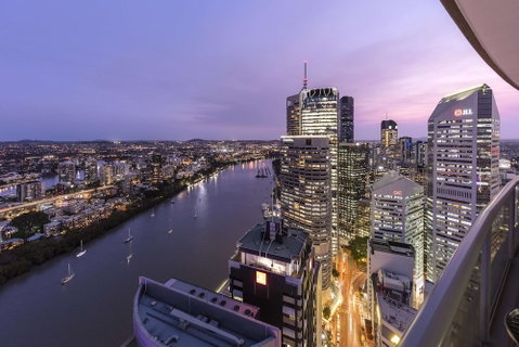 Oaks Aurora Tower - Sunshine Coast Tourism 2