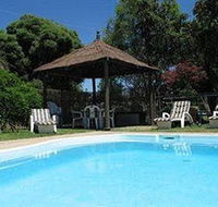 Golden Chain Wine Village Motor Inn - Sunshine Coast Tourism