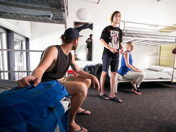 Sydney Railway Square YHA - Hostel - Holiday Sunshine Coast 6