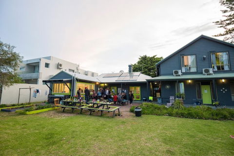 Dunsborough Beachouse YHA Backpackers - Sunshine Coast Tourism 1