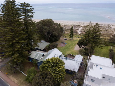 Dunsborough Beachouse YHA Backpackers - Sunshine Coast Tourism 2