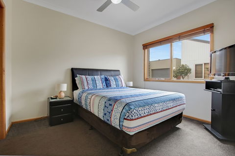 Apartments On Church - Unit 7 - Holiday Sunshine Coast 3