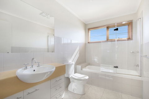 Apartments On Church - Unit 7 - Holiday Sunshine Coast 5
