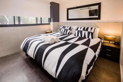Nautilos On The Harbour - Sunshine Coast Tourism 7