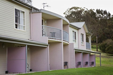 BATHURST GOLDFIELDS MOTEL On MOUNT PANORAMA - Sunshine Coast Tourism 3