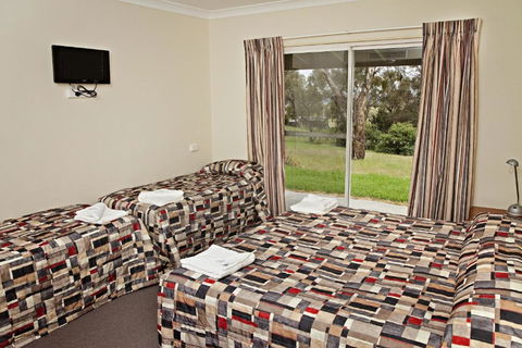 BATHURST GOLDFIELDS MOTEL On MOUNT PANORAMA - Sunshine Coast Tourism 5