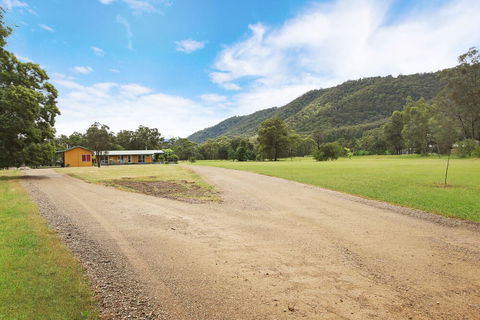 Feathertop Views And Dorm - Sunshine Coast Tourism 0