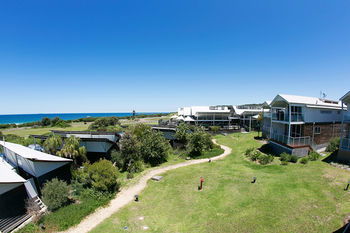 Caves Beachside Hotel - Sunshine Coast Tourism 1