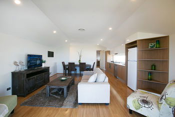 Caves Beachside Hotel - Sunshine Coast Tourism 5