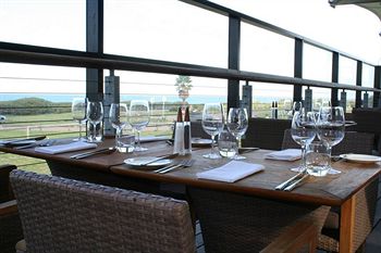 Caves Beachside Hotel - Sunshine Coast Tourism 3