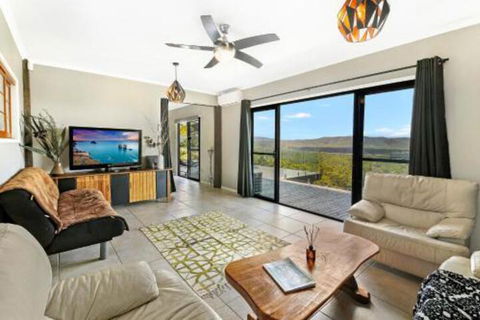 Eagles Loft - Holiday Sunshine Coast 0