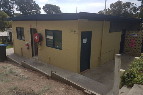Lakes Caravilla Caravan Park - Holiday Sunshine Coast 3
