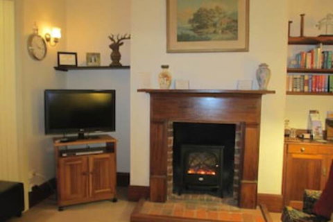 Cottage On Gunning - Sunshine Coast Tourism 1