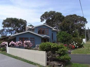 Anchlia Waterfront Cottage - Holiday Sunshine Coast 0