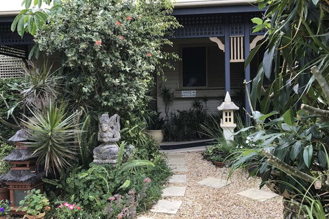 Tallow Beach Motel - Holiday Sunshine Coast 3