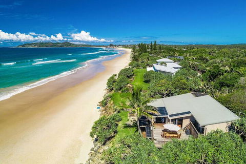 A PERFECT STAY - Moonstruck - Holiday Sunshine Coast 1