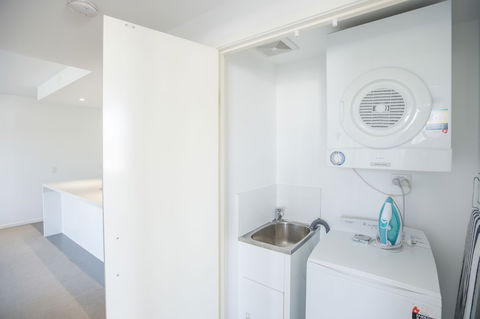 Eastwood Apartments - Holiday Sunshine Coast 5